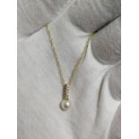 14ct gold and pearl pendant set on 9k gold 18inches long chain, weight 1.6g