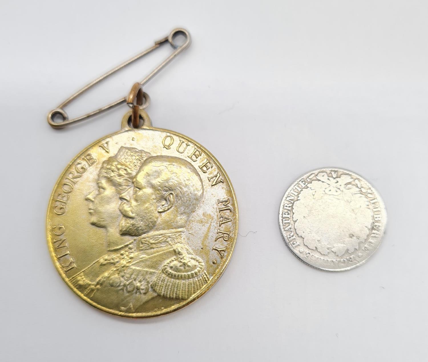 George V and Queen Mary Medal Commemorating the daily dispatch club birthday 1933, plus a well