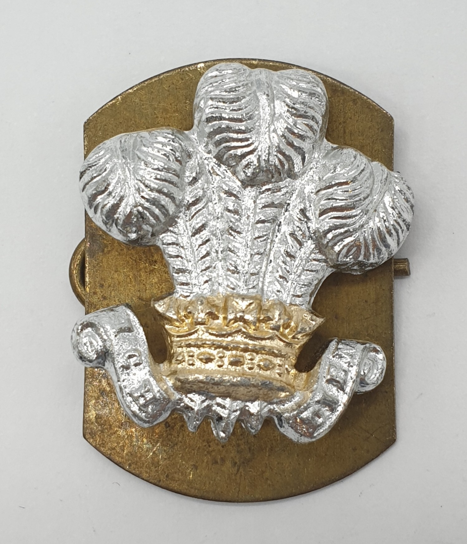 Military selection of shoulder titles and collar badges to include Royal dragon guards and Hussars - Image 9 of 13