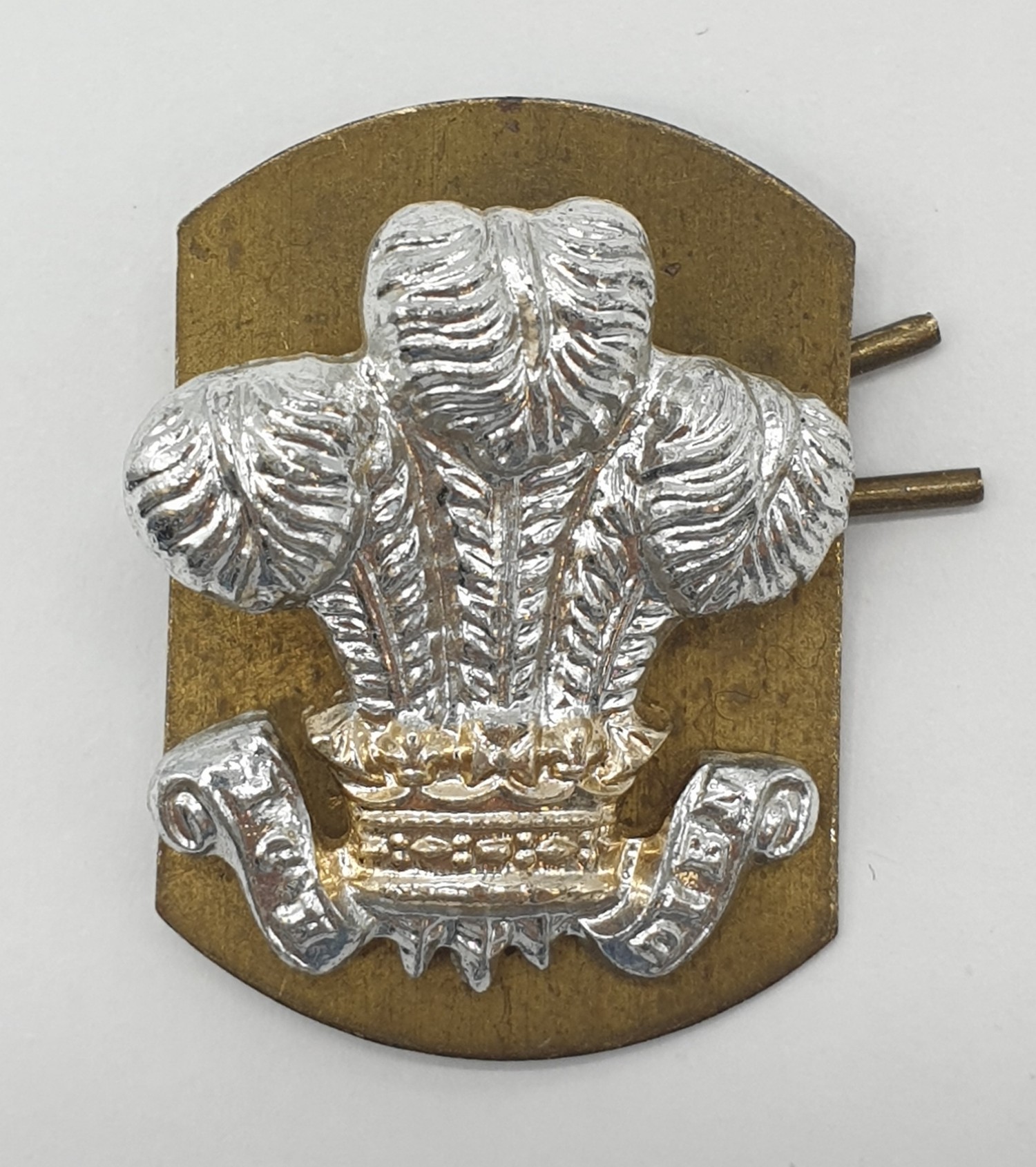 Military selection of shoulder titles and collar badges to include Royal dragon guards and Hussars - Image 11 of 13