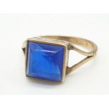 9ct gold vintage ring with square blue stone, weight 2.7g and size O