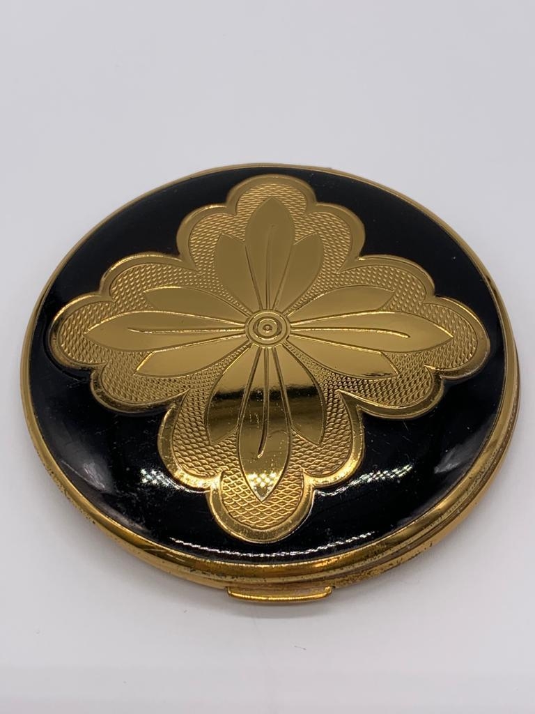 Vintage 1950/60's compact by Melissa. Black enamel lid with gold feature engine turned base. - Image 4 of 5