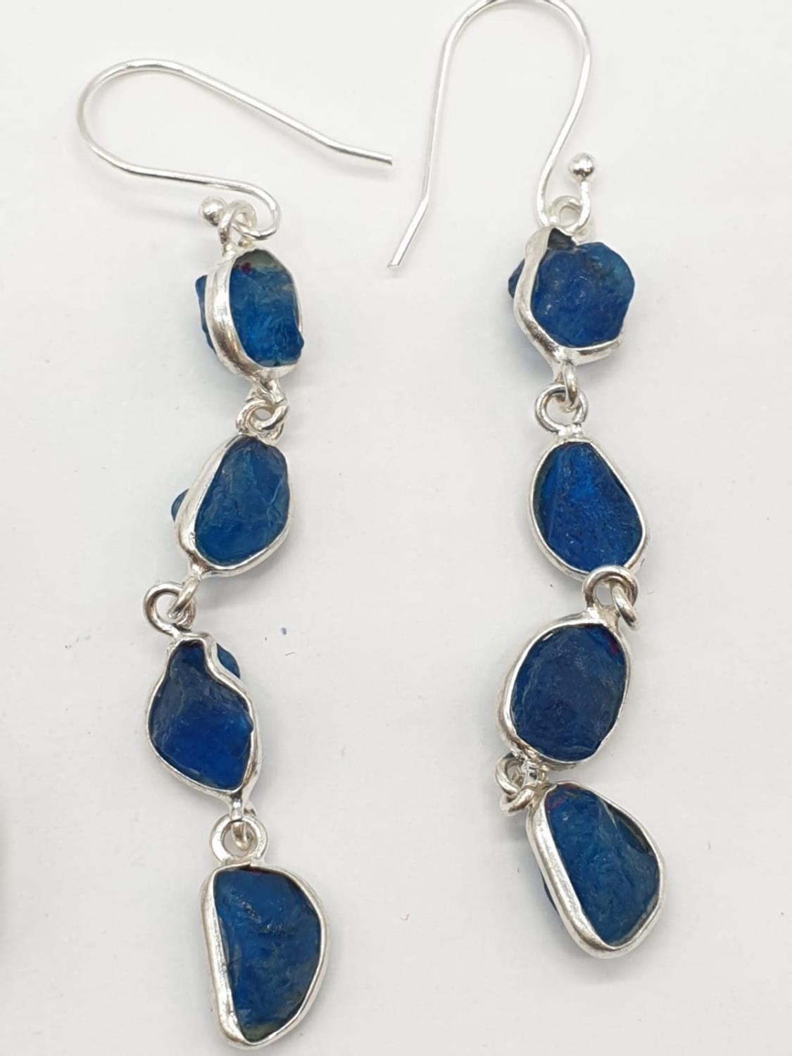 A Set of Two Raw Gemstone Dangler pairs of earrings in Sterling Silver Tourmaline and Apatite - Image 2 of 4