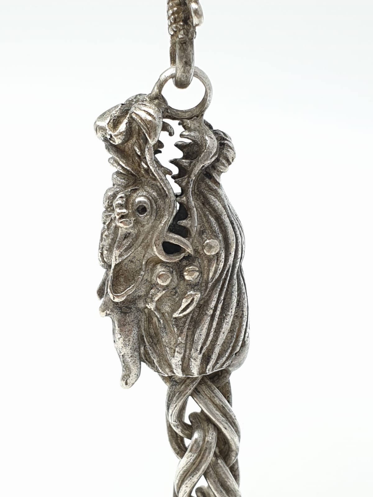 A Tibetan silver, braded chain, necklace with two Chinese dragon heads. Necklace length: 68cm, - Image 3 of 6