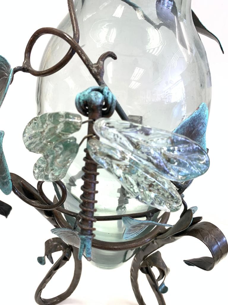 Wrought-Iron sculptured vase with glass dragonfly. 53 cm high. - Image 4 of 6