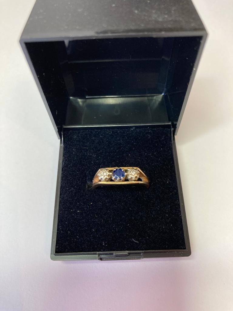 9ct Gold Three Stone Ring having Centre Sapphire with diamond point to each side. Modernist mount - Image 4 of 4