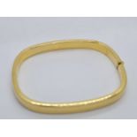 18ct gold bangle weight 16.7 grams size 6.5 x 5.5cm.
