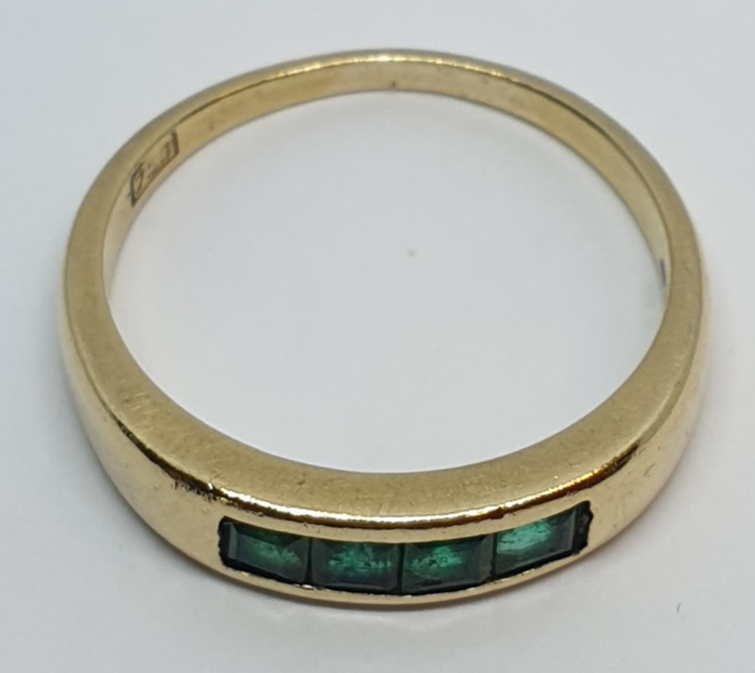 18ct Yellow gold emerald set band ring. Weight 3.8g, Size O. - Image 4 of 8