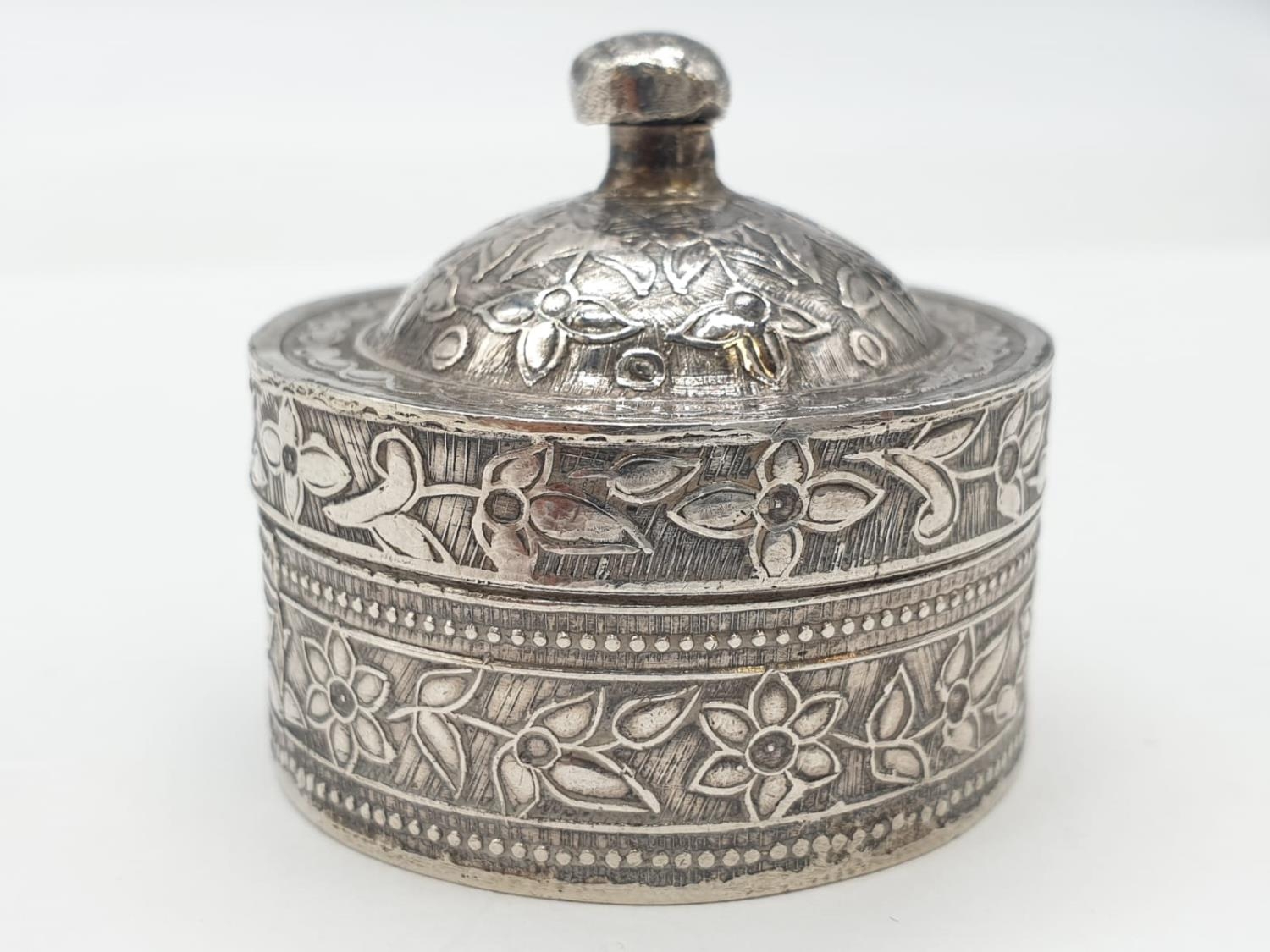 Vintage silver snuff / pill box. Circular form having snug fitting lid with finial. Raised chase