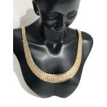 Mappin and Webb vintage Necklace in 9k 3 colours Gold ; around 16 inches; 35.8g. Come with