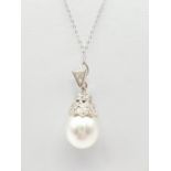 South Sea pearl PENDANT with Diamonds . 18ct chain. 7.6g 40cm