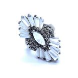 Silver flower ring, weight 10g