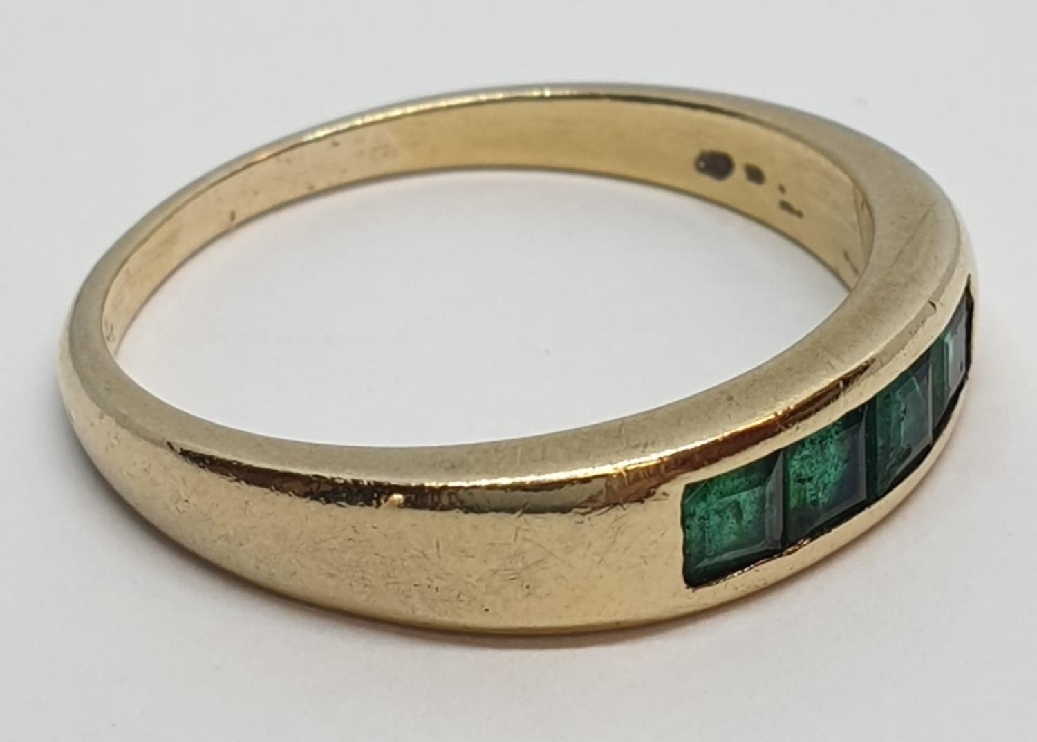 18ct Yellow gold emerald set band ring. Weight 3.8g, Size O. - Image 3 of 8