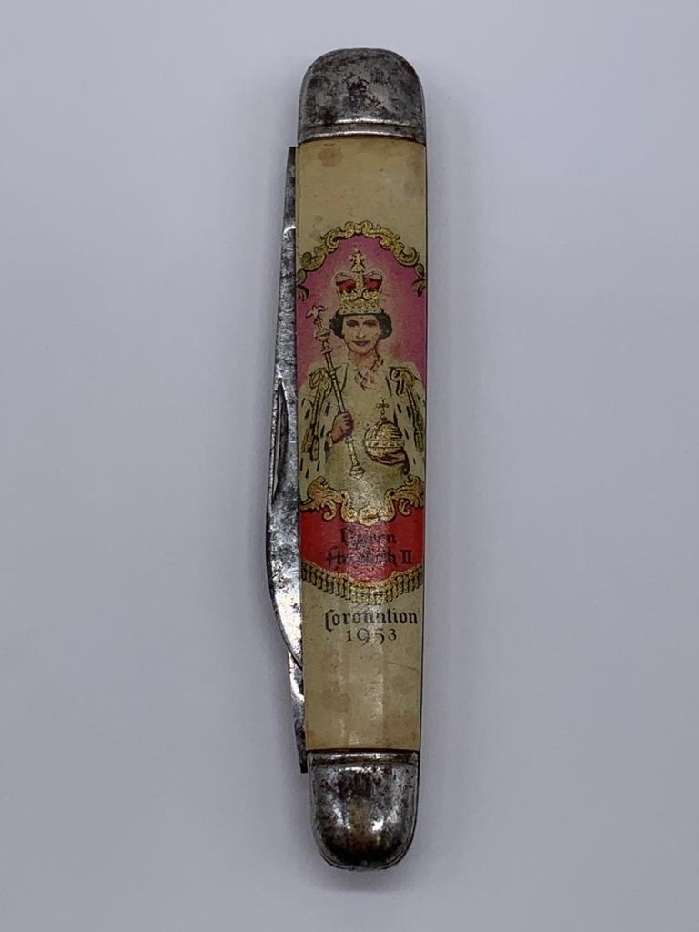 Vintage 1953 Coronation pen knife by Richards of Sheffield. Coloured picture of QE2 to front and