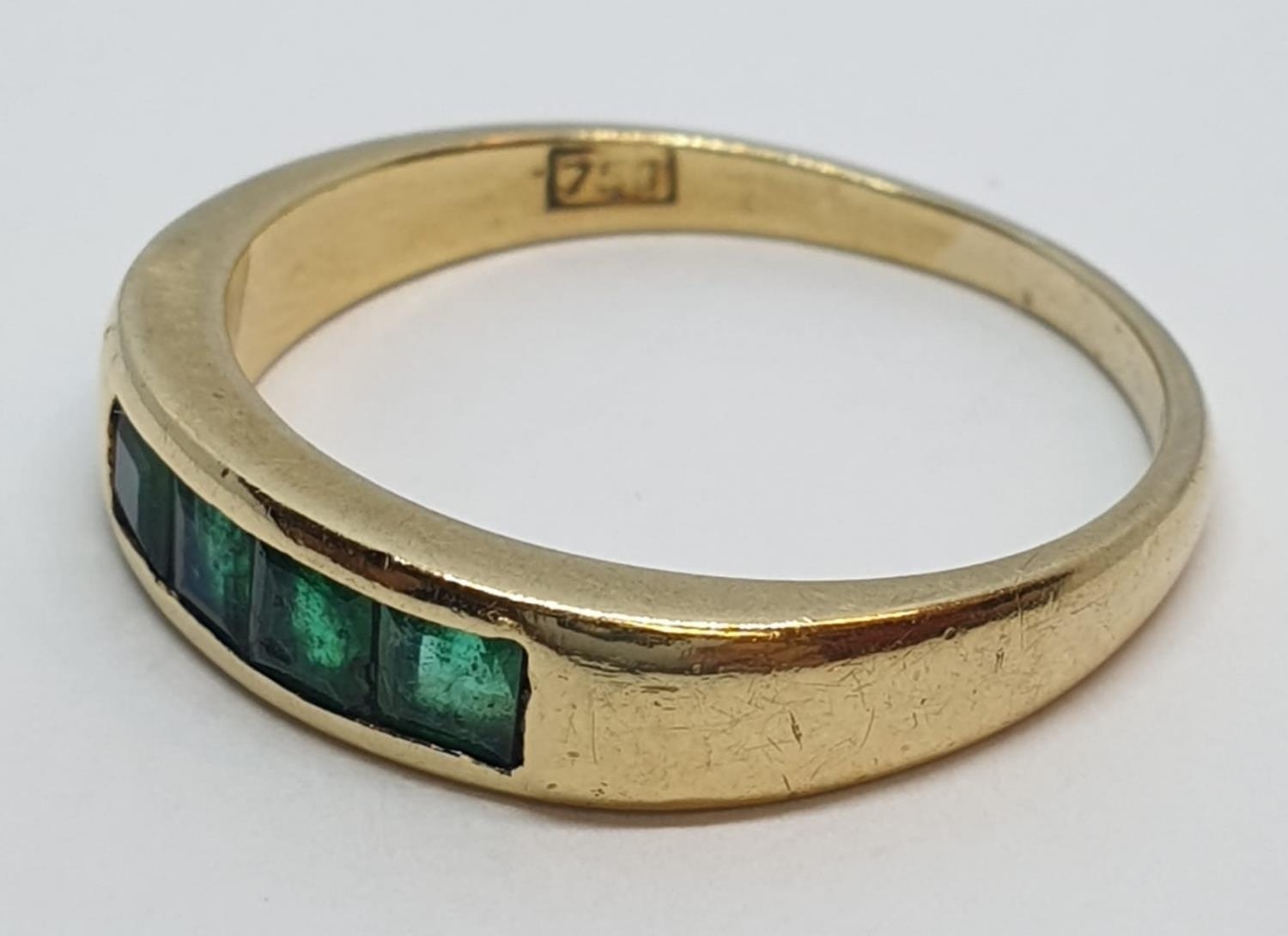 18ct Yellow gold emerald set band ring. Weight 3.8g, Size O. - Image 2 of 8