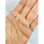 18ct white gold bracelet in leaf design with cluster diamonds, weight 9.3g