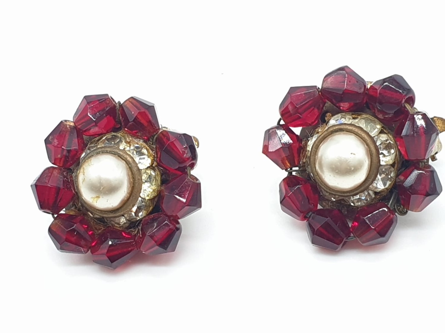 A pair of garnet and pearl earrings and matching brooch with clip earrings, weight 19.6g - Image 5 of 6