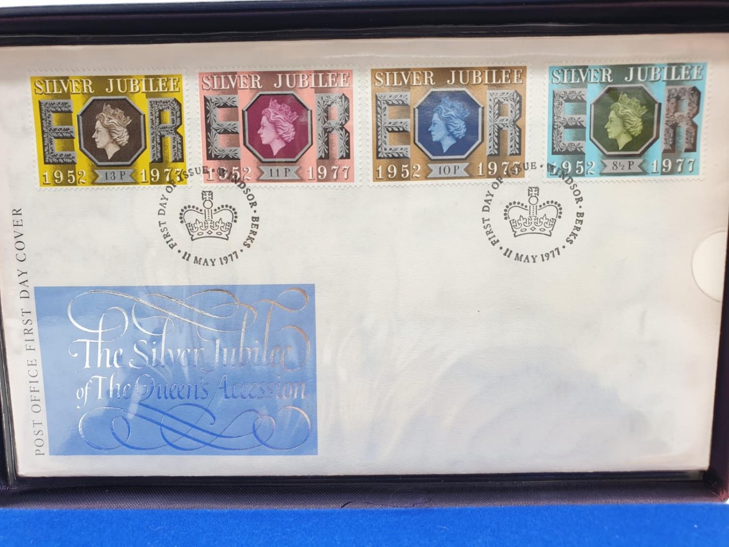 DANBURY MINT QUEEN's 1977 SILVER JUBILEE Stamp collection to include SILVER stamp ingot, weight 73g, - Image 4 of 4