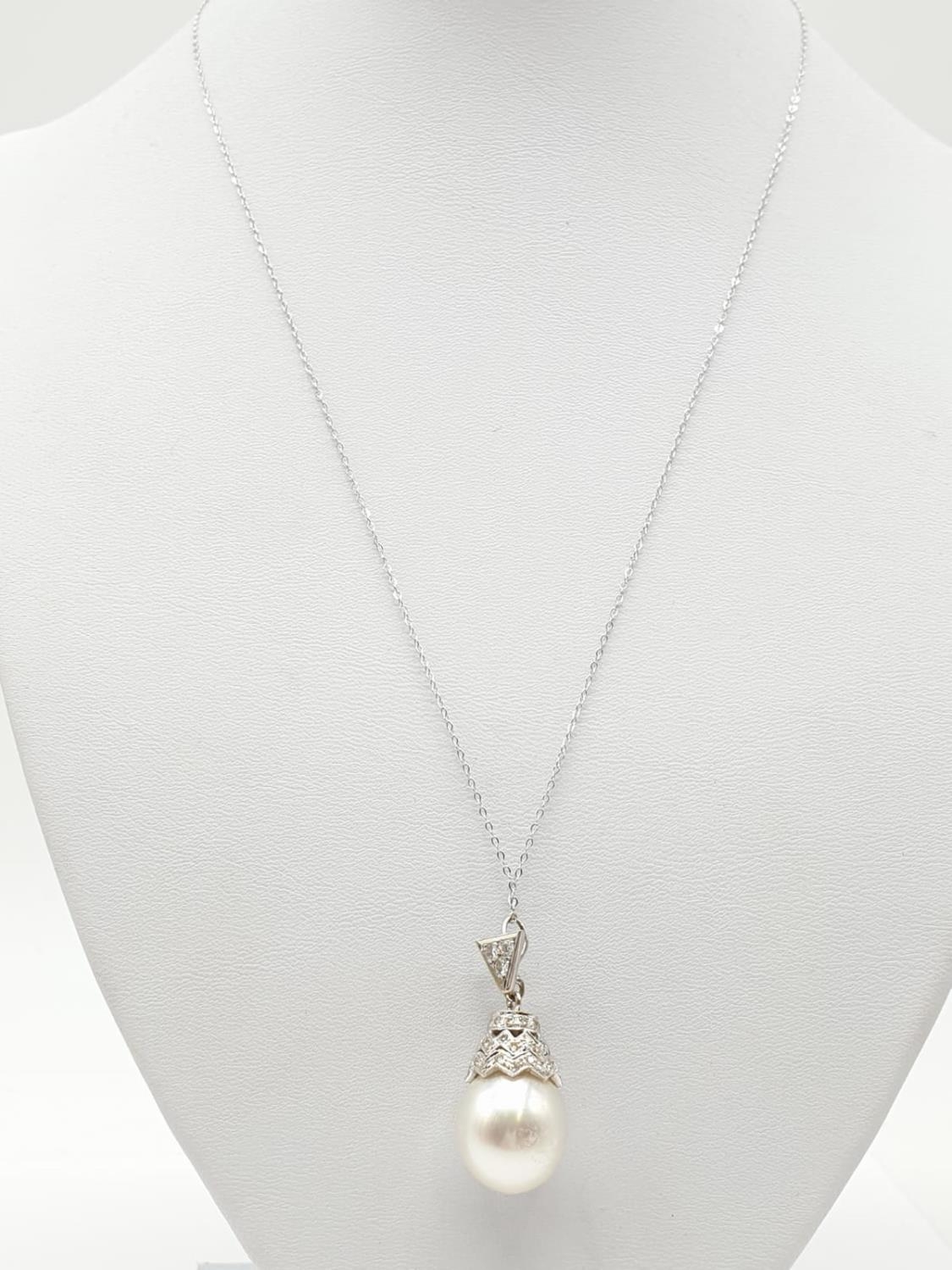 South Sea pearl PENDANT with Diamonds . 18ct chain. 7.6g 40cm - Image 2 of 4