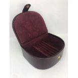 Jewellery box in leatherette of Mulberry colour. Aprox 16 x 5.8 cm