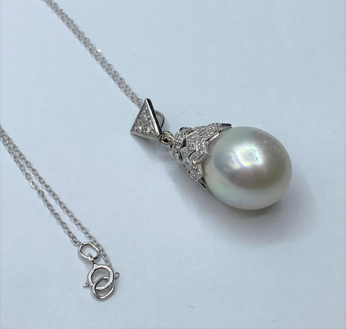 South Sea pearl PENDANT with Diamonds . 18ct chain. 7.6g 40cm - Image 3 of 4