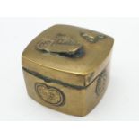 Japanese brass pill box, weight 26.5g, 3x3cm