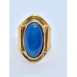 18ct yellow gold gent ring with large oval blue stone centre, weight 6.8g and size O