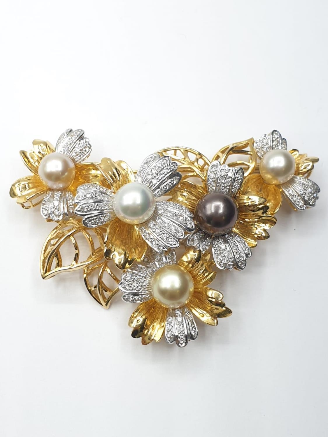 Large Antique 18ct gold brooch set with 3 colour south sea pearls (approx 9-12mm in size) and