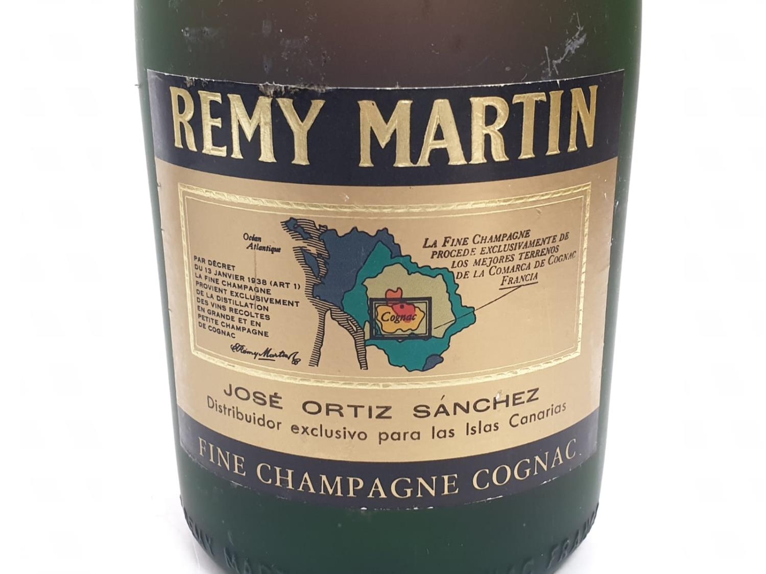 A bottle of vintage V.S.O.P Remy Martin cognac. - Image 4 of 6