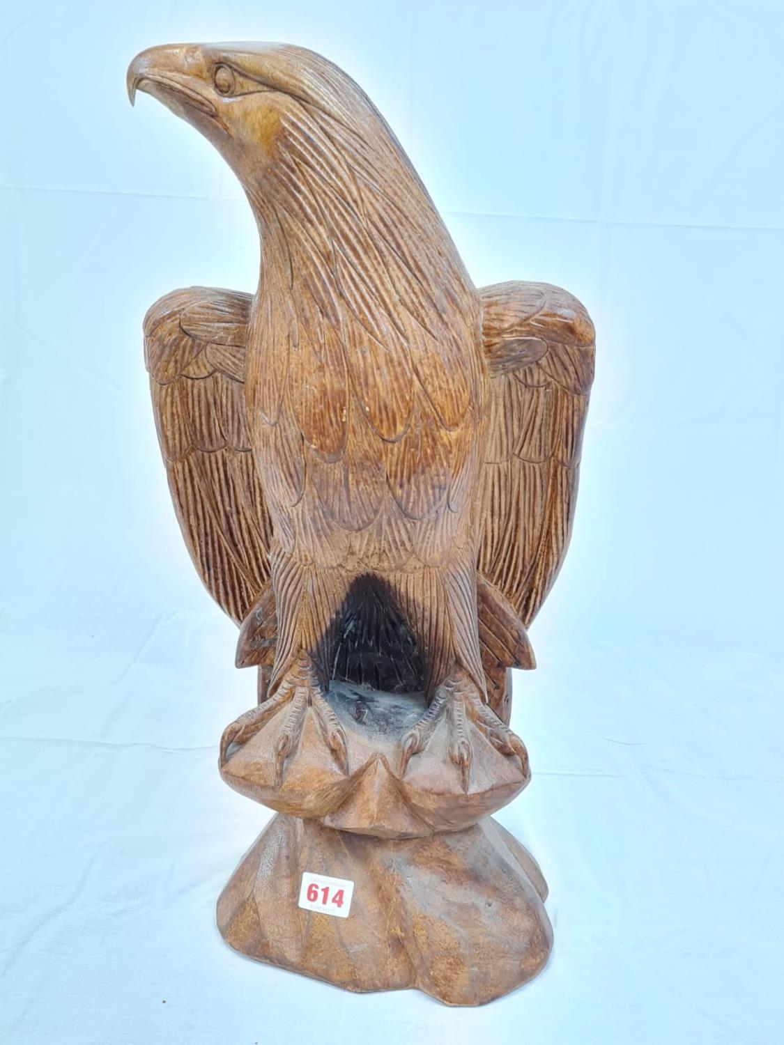 Large carved wooden eagle, 62x30cm - Image 2 of 5