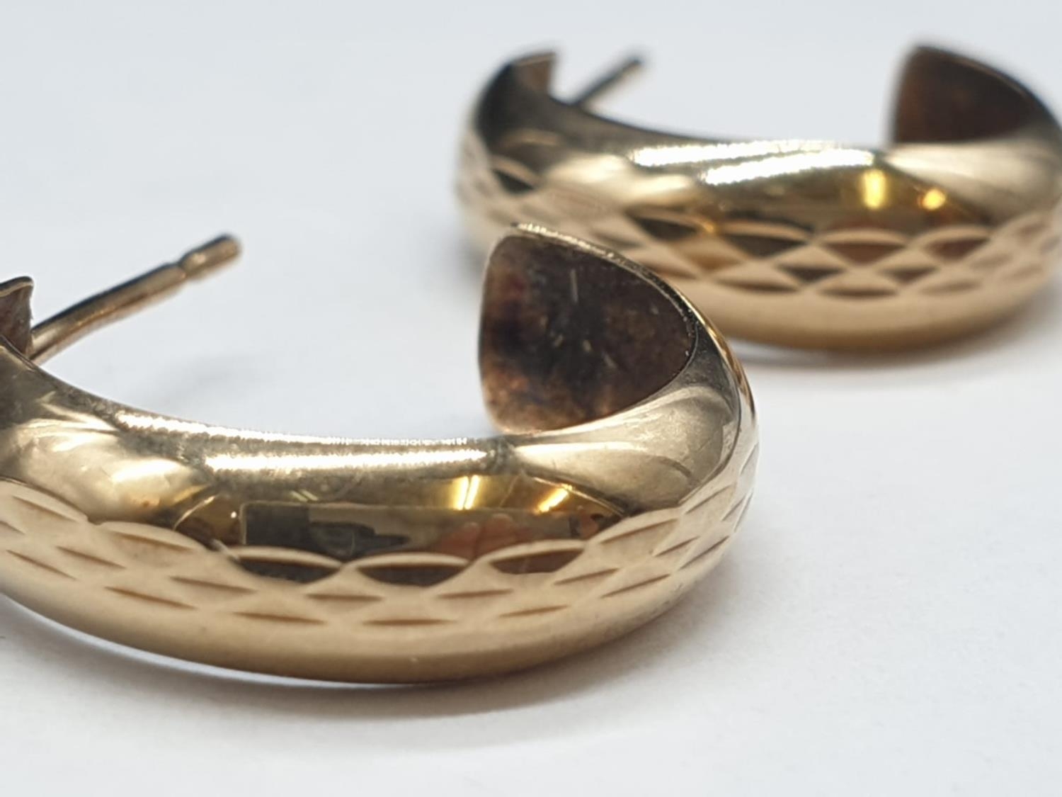 A Pair of 9ct Gold Basic Hoop Earrings 1.3g - Image 3 of 3