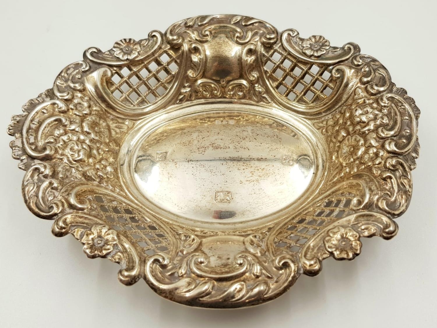 A sterling silver decorative Bon Bon dish. Made in Birmingham. Total weigh is 80g.