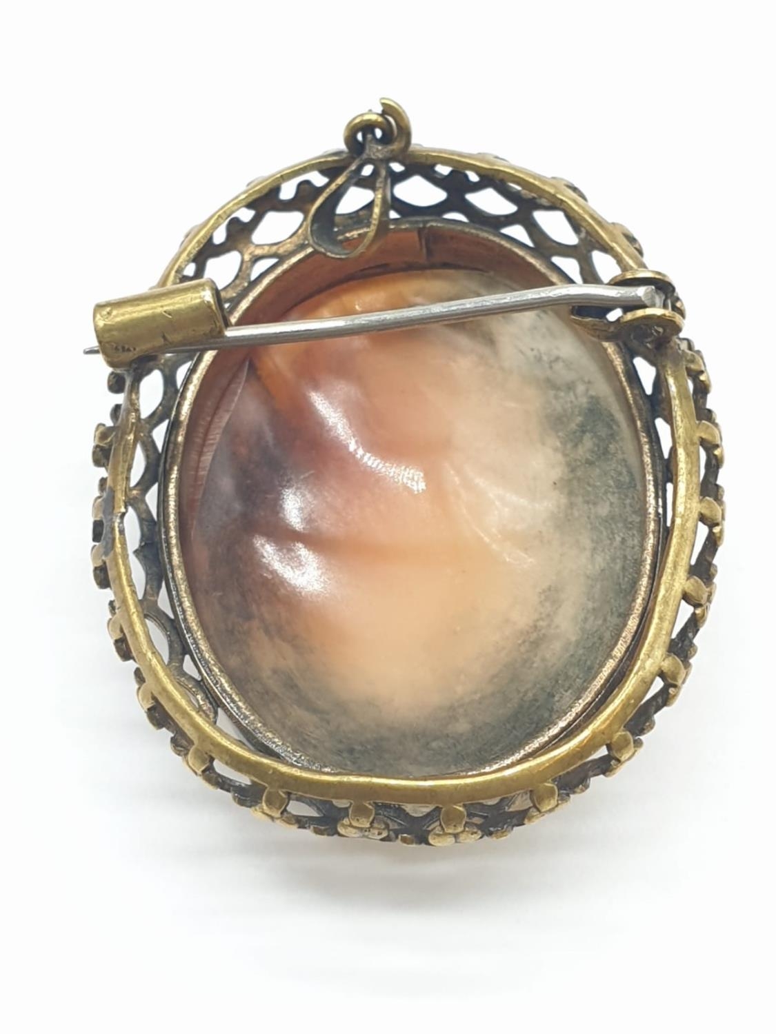 Victorian cameo brooch in yellow metal. 4cm drop. 8g in weight. - Image 3 of 3