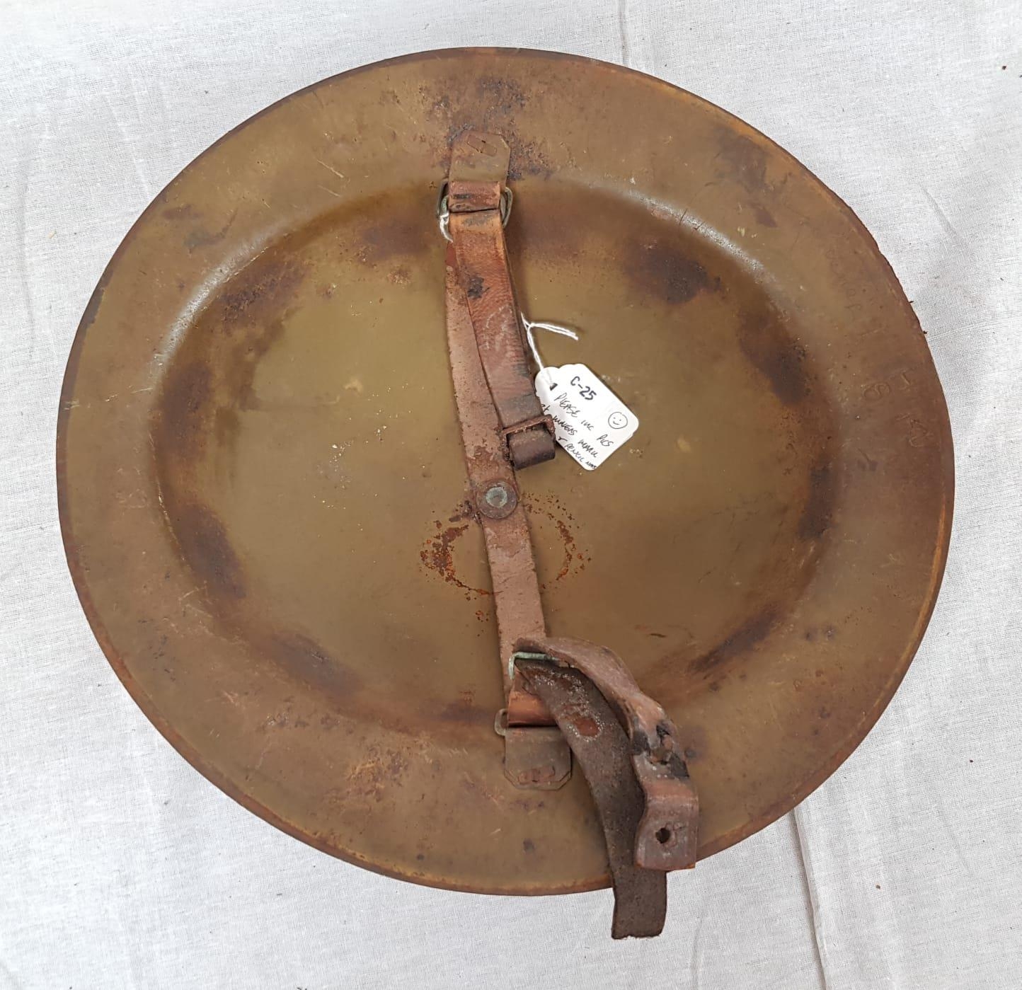 WW1 British Brodie Helmet with insignia to the Royal Berkshire Regiment. Makers Mark for Hadfield - Image 4 of 4