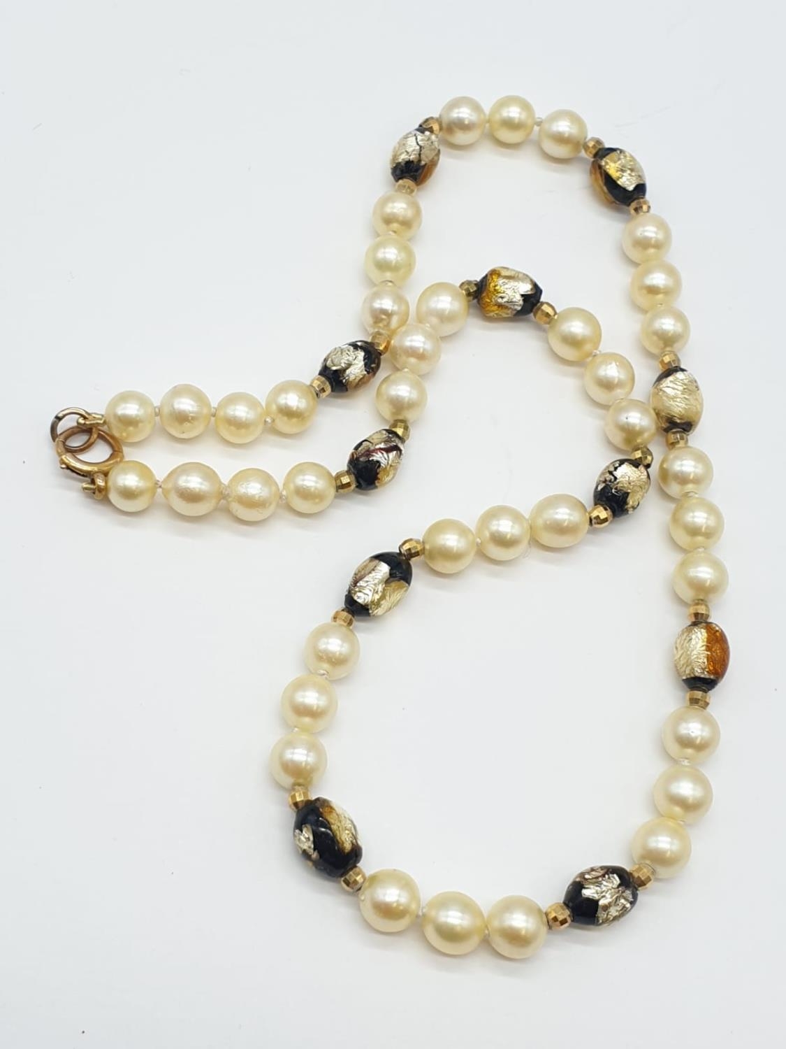 Cultured Pearl and Merano Glass N ECKLACE with 9ct Gold trim and clasp. 28.5g 40cm. - Image 2 of 7