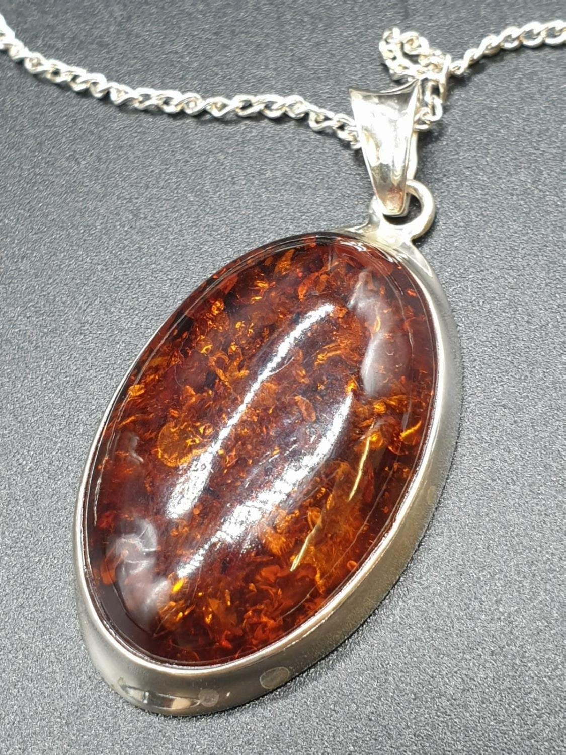 A large Amber Pendant Set in Silver on a 50cm Silver Chain 9.5g - Image 2 of 4