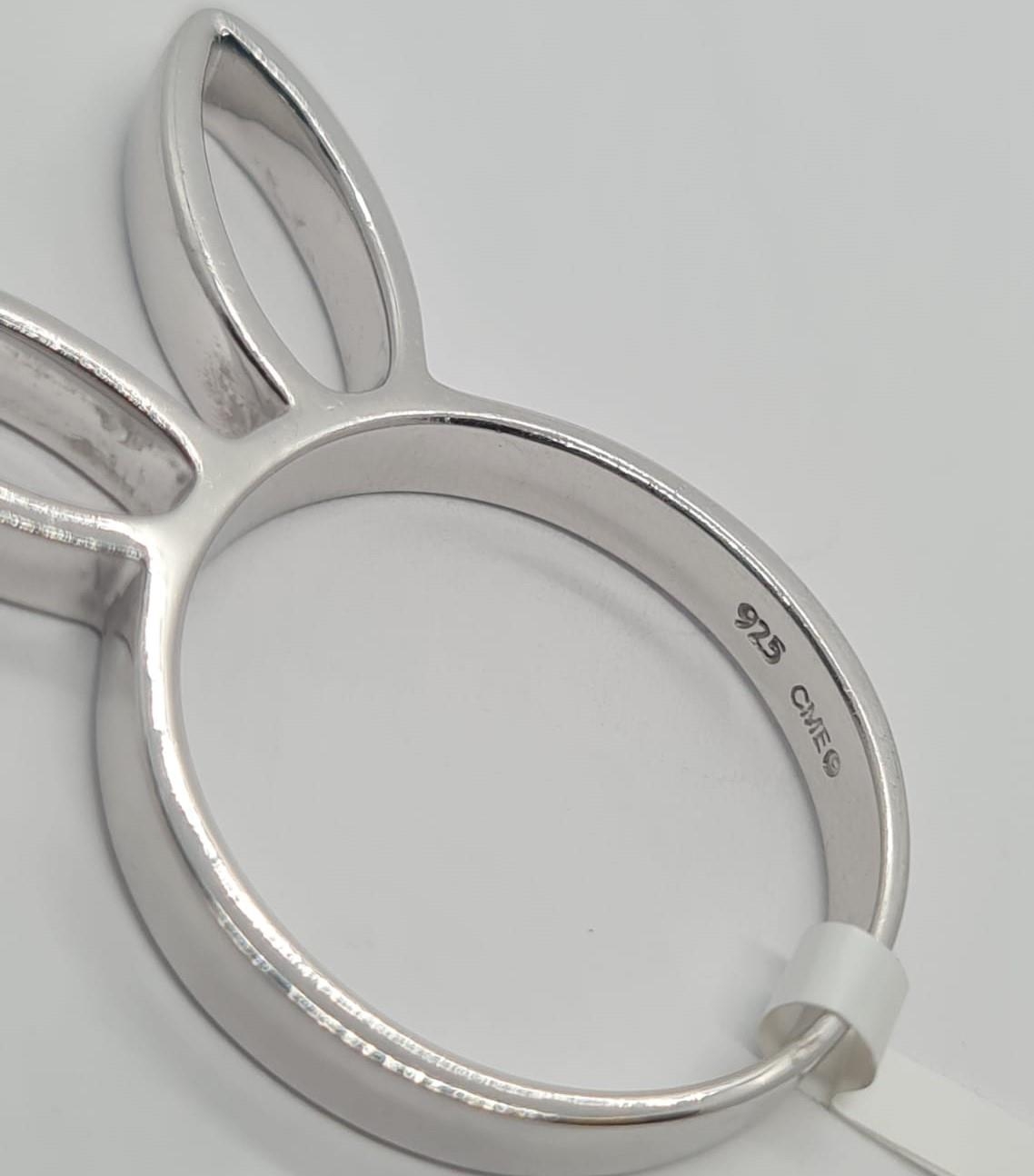 Sterling Silver Playboy bunny ring, weight 3.7g and size M - Image 3 of 7