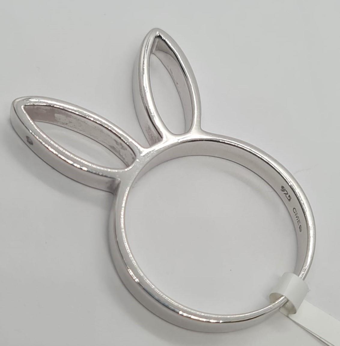 Sterling Silver Playboy bunny ring, weight 3.7g and size M - Image 4 of 7