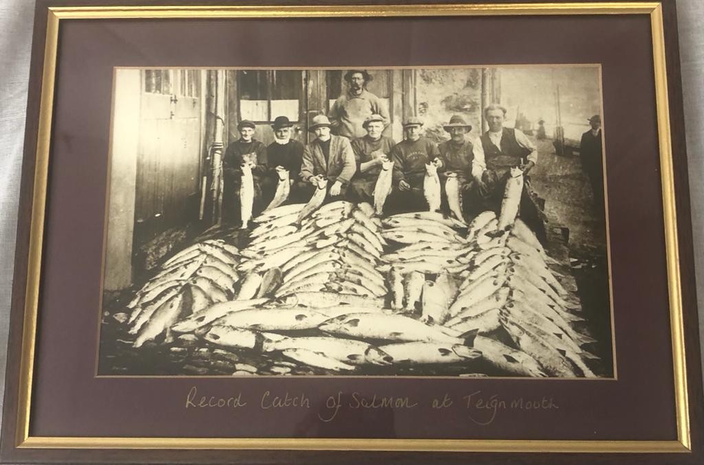 Lovely framed souvenir copy picture of a record catch of Salmon at Teignmouth, Devon. 31 x 23 cm