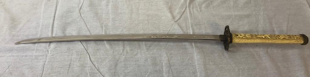 Japanese SAMURAI SWORD that seems to be married with a fairly new steel blade on an antique bone ( - Image 3 of 6