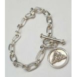 18cm Silver Bracelet with T-Bar Fastener and Mother-of- Pearl Medallion 10.6g