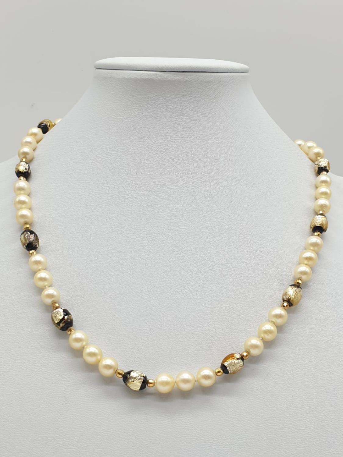 Cultured Pearl and Merano Glass N ECKLACE with 9ct Gold trim and clasp. 28.5g 40cm.