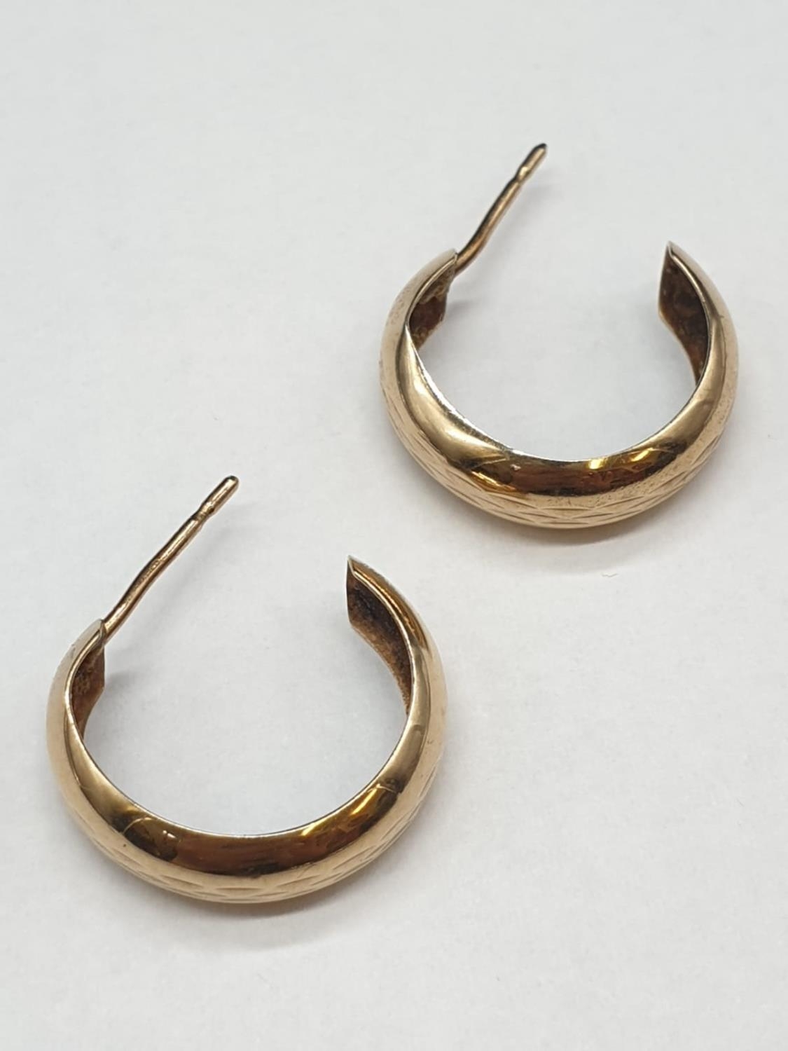 A Pair of 9ct Gold Basic Hoop Earrings 1.3g - Image 2 of 3