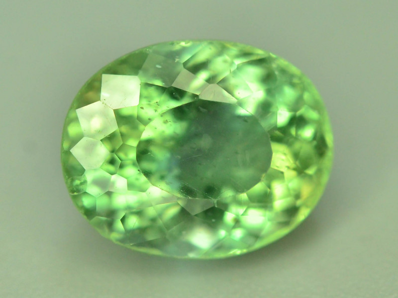 NATURAL GREEN APATITE - CEYLAN SRI LANKA - 2.60 Cts - Certificate GFCO Swiss Laboratory