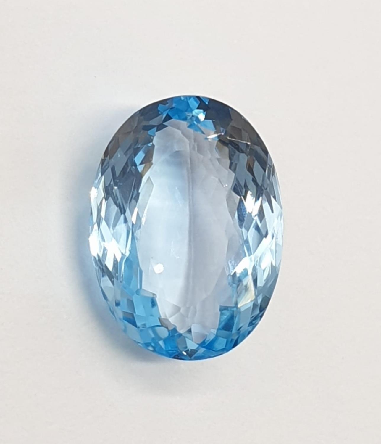 A 17.33 Cts Blue topaz. Oval mixed cut. IDT certification included. - Image 2 of 6