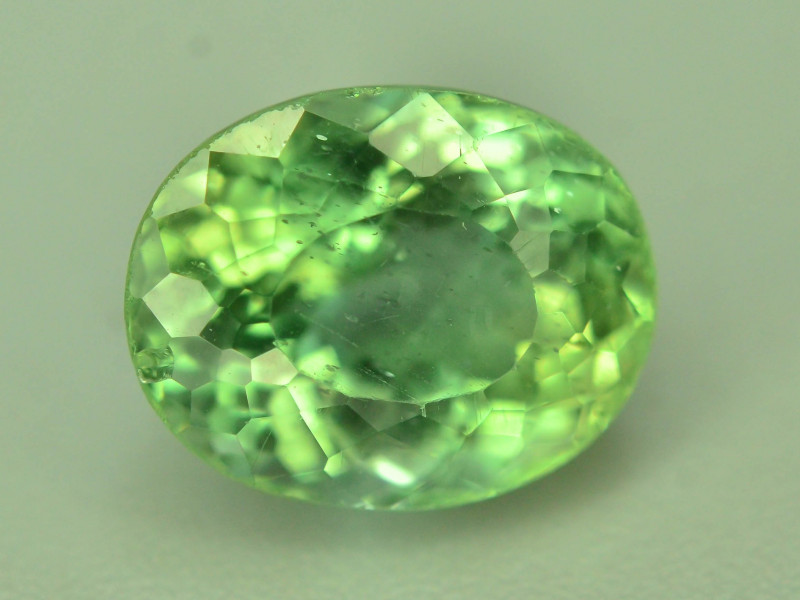 NATURAL GREEN APATITE - CEYLAN SRI LANKA - 2.60 Cts - Certificate GFCO Swiss Laboratory - Image 2 of 5