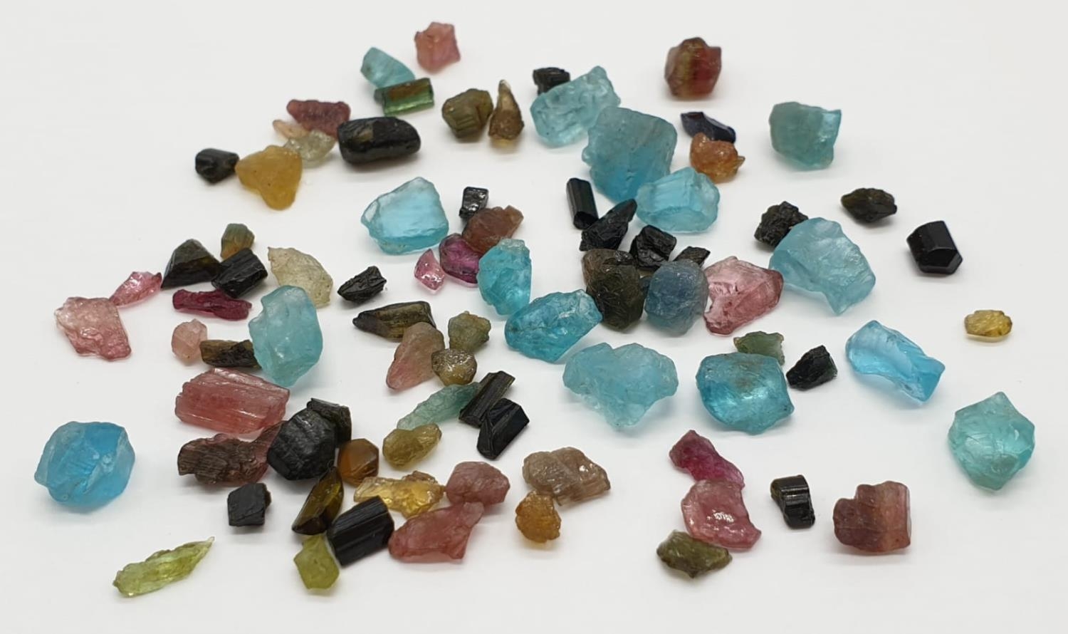 62cts rough tourmalines and apatite gemstone - Image 2 of 3