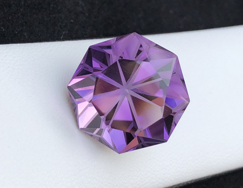 NATURAL AMETHYST WITH BEAUTIFUL CUTTING - BRAZIL - 27.02 Cts - Certificate GFCO Swiss Laboratory - Image 2 of 3