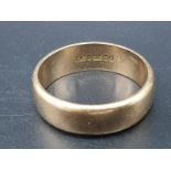 A 9 carat, hallmarked, yellow gold, wedding ring. Ring size; Y, weight: 8g.