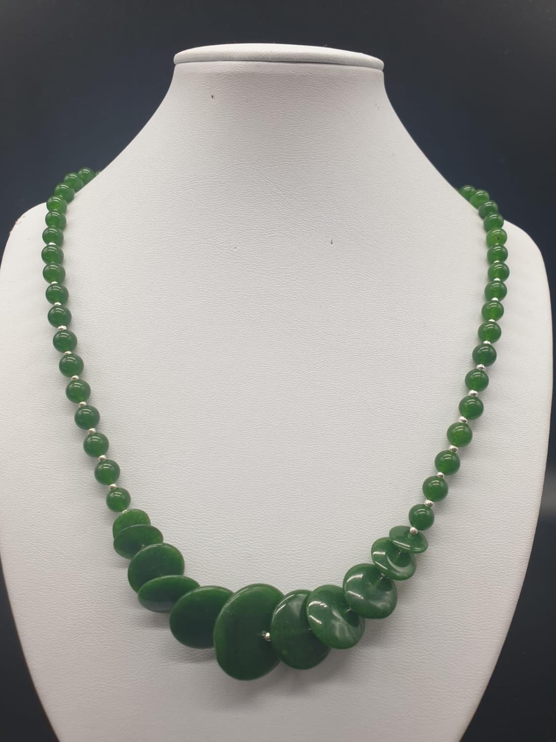 A modern spinach green jade necklace, bracelet and earrings set in a presentation box. Necklace - Image 3 of 15